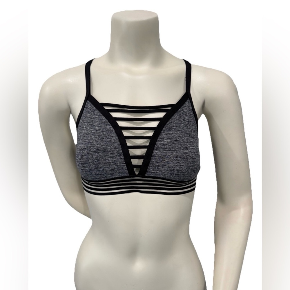PINK Victoria’s Secret Ultimate Strappy Sports Bra Size M Lightly Lined